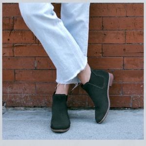 TOMS 🌿 Black Ella Chelsea Style Round Toe Boots